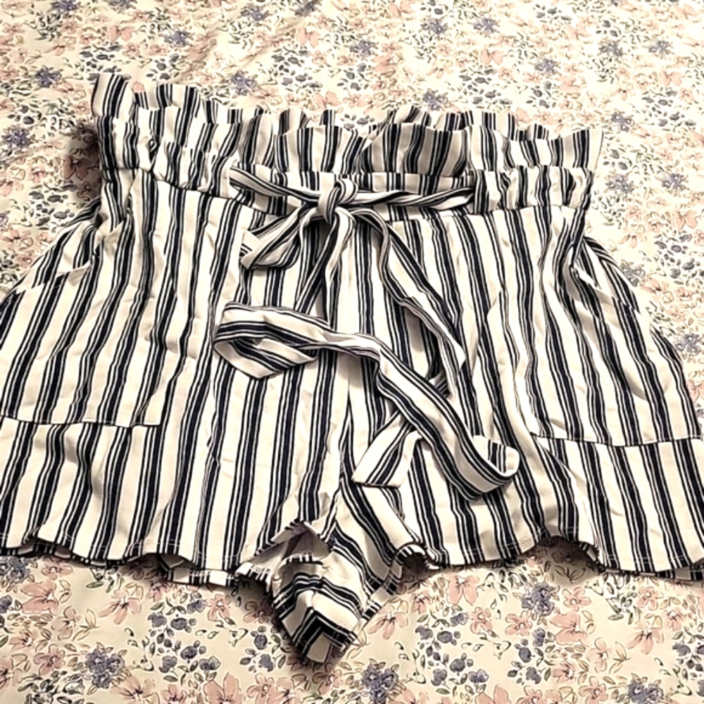 Express small shorts